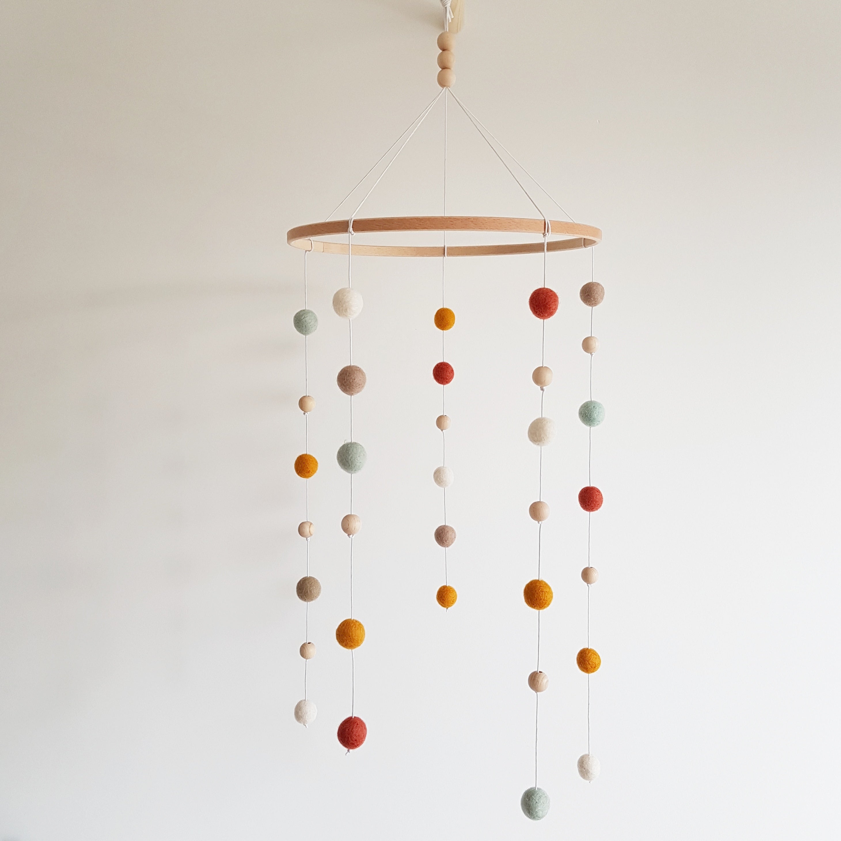 Babymobiel viltballetjes | Roodbruin-oker-mint