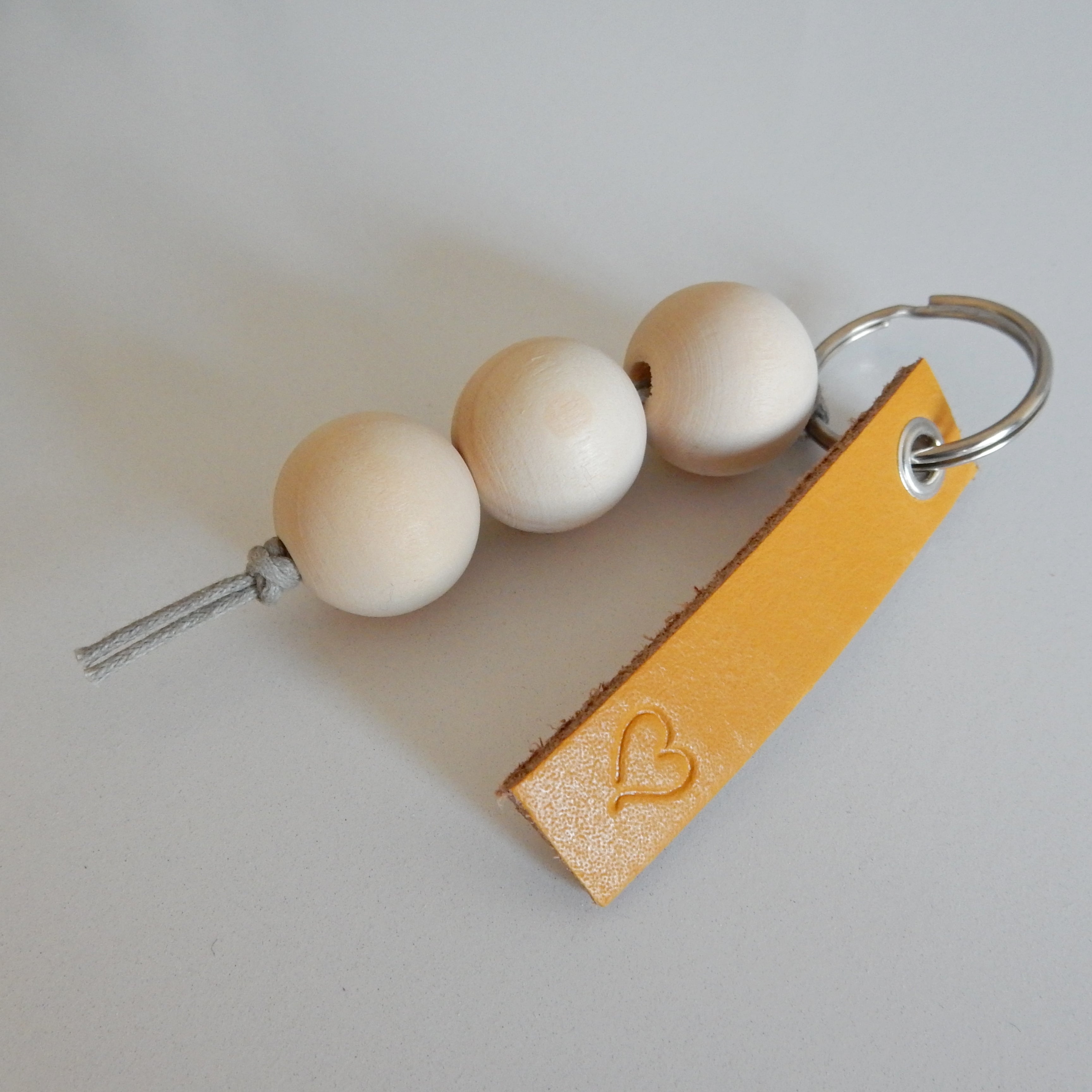 Sleutelhanger | Okergeel met hartje