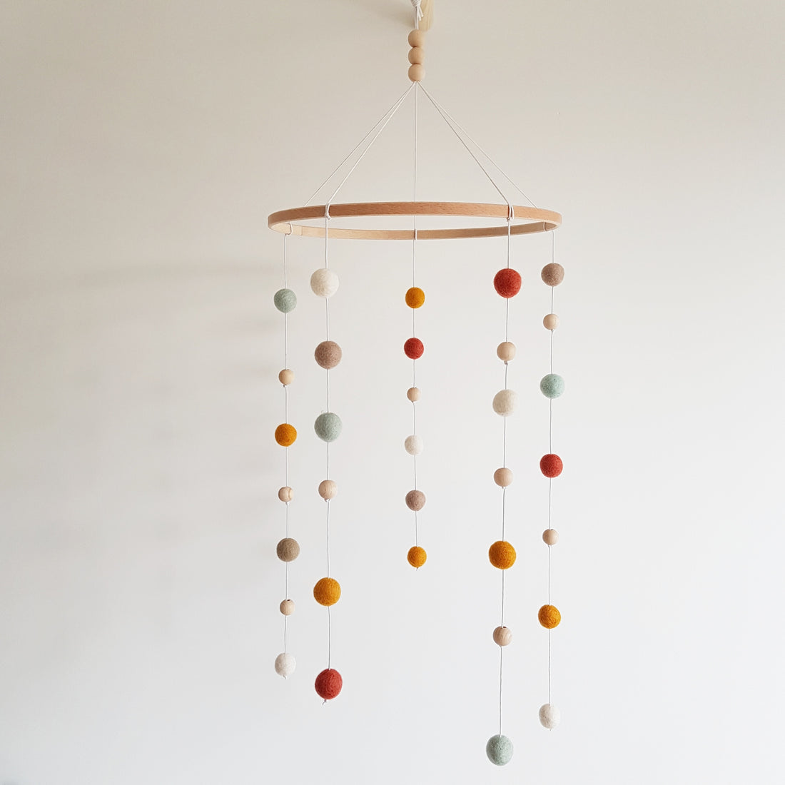 Babymobiel viltballetjes | Roodbruin-oker-mint