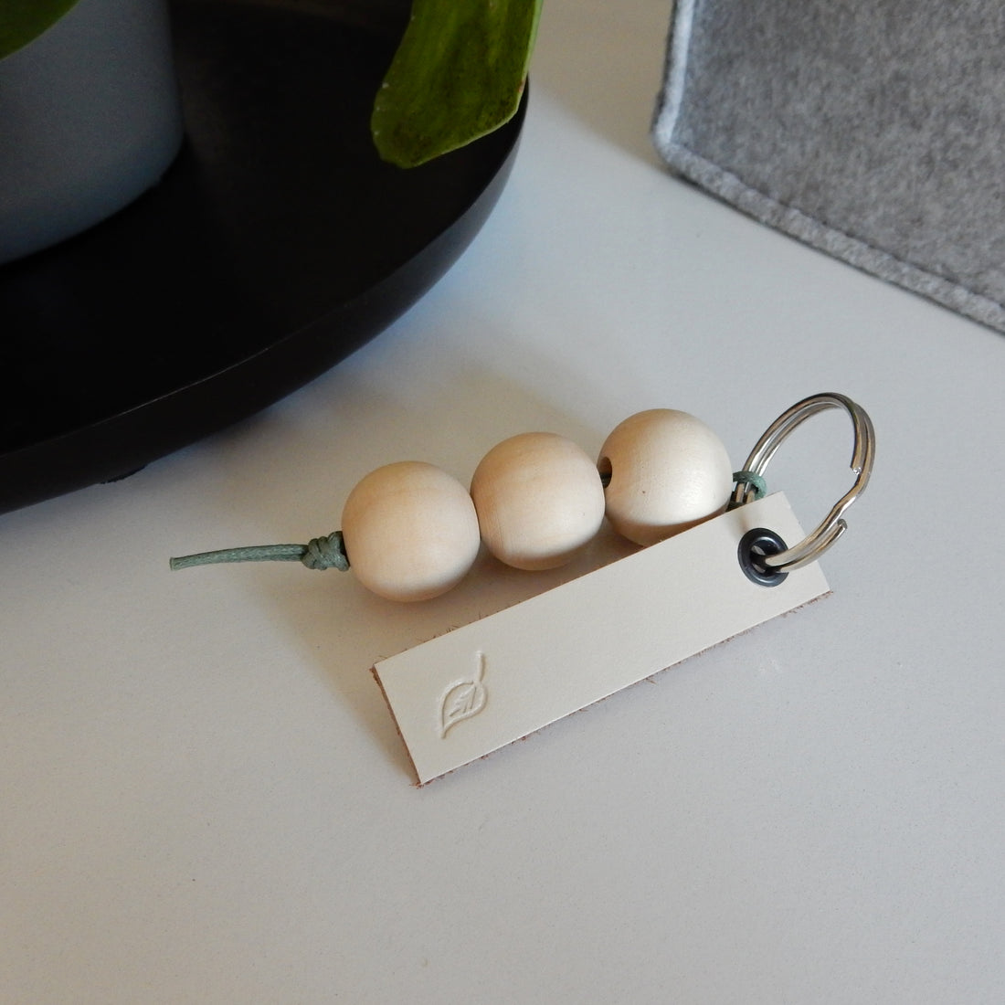 Sleutelhanger | Crème met blaadje