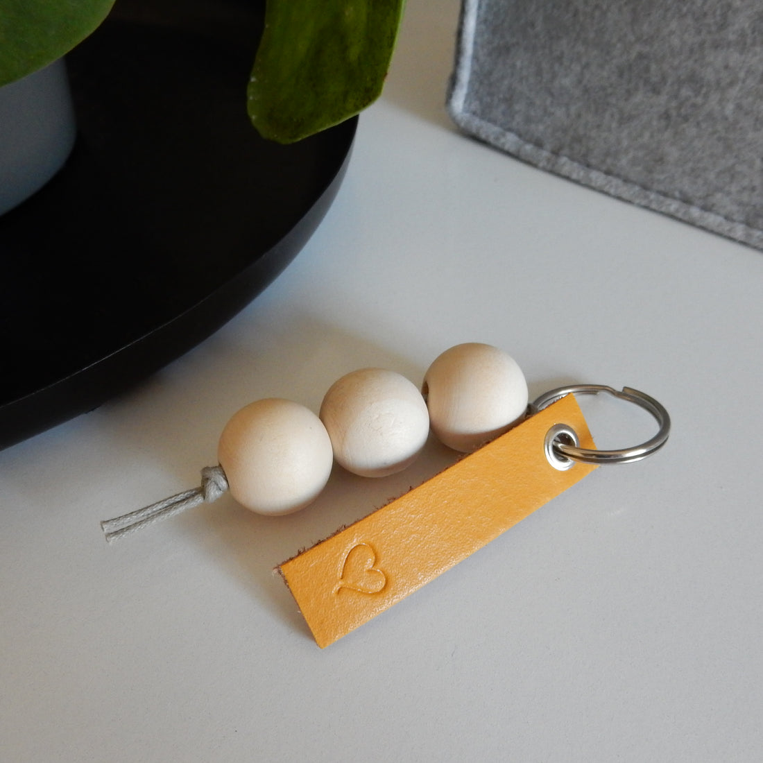 Sleutelhanger | Okergeel met hartje